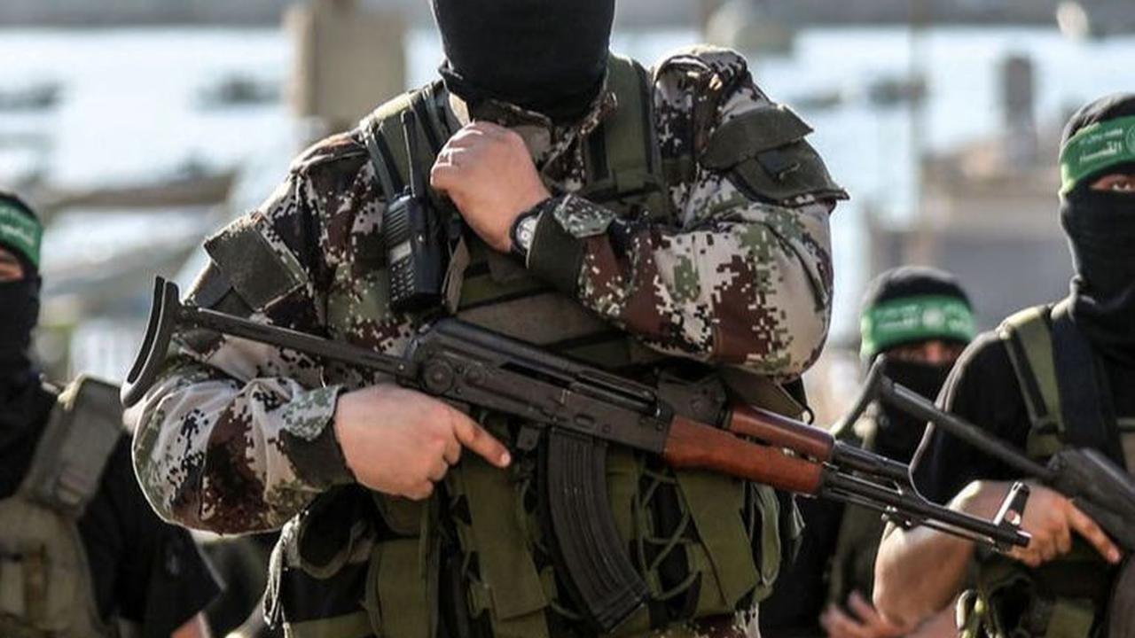 Melansir dari akun X @tweetbatalyon, Kamis (14/12) dijelaskan beberapa senjata milik Brigade Al-Qassam yang siap diluncurkan dalam kondisi apapun. Berikut di antaranya.