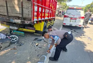 Kecelakaan ini terjadi di Jalan Raya Jalur Lingkar Selatan, Kecamatan Warudoyong, Kota Sukabumi. (Liputan6.com/Fira Syahrin)