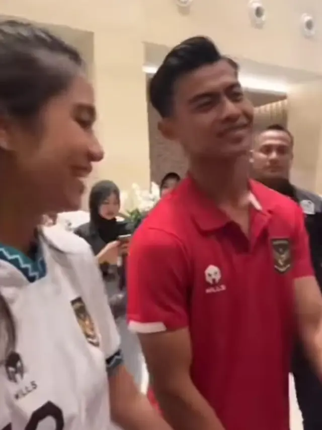 Potret Azizah Salsha Salting Dicium dan Dipeluk Pratama Arhan