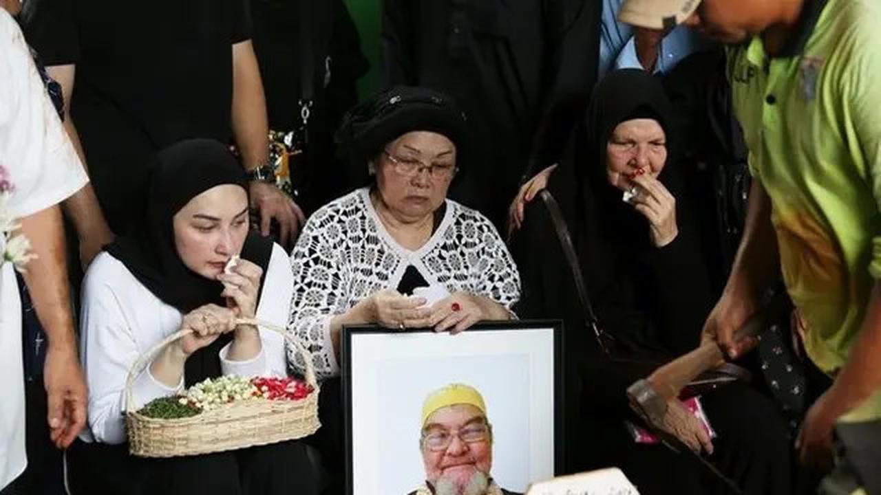 Terharu, Ayah Mona Ratuliu Meninggal Dunia saat Hendak Salat Tahajud