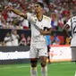 Pemain Real Madrid merayakan gol Jude Bellingham ke gawang Manchester United dalam laga pramusim bertajuk Soccer Champions Tour di NRG Stadium, Houston, Texas, Kamis (27/7/2023) pagi WIB. Real Madrid menang 2-0 atas MU dalam laga ini. (Tim Warner/Getty Images/AFPTim Warner / GETTY IMAGES NORTH AMERICA / Getty Images via AFP)