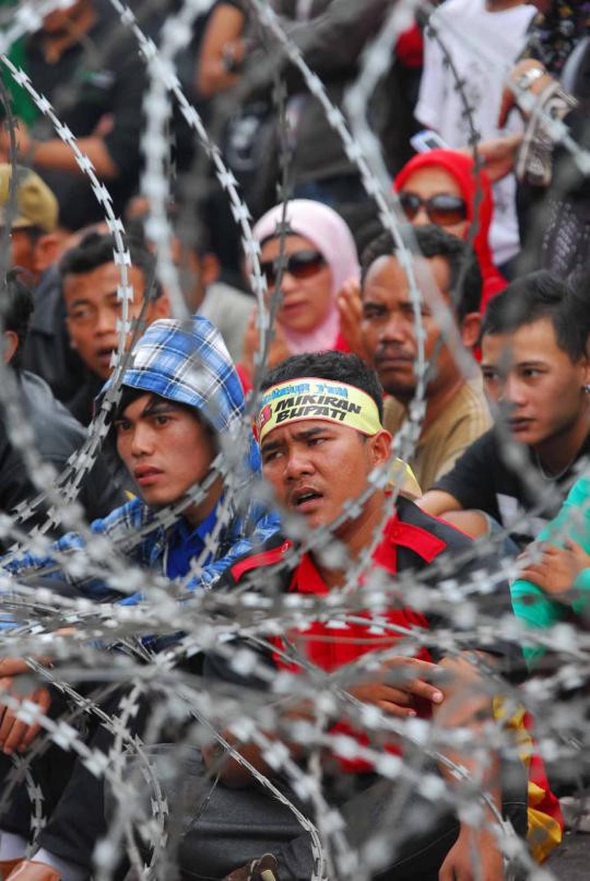 Usai sidang Aceng, warga dan polisi dzikir bersama