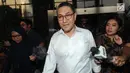 Ekspresi anggota Komisi XI DPR Sukiman usai menjalani pemeriksaan di Gedung KPK, Jakarta, Senin (22/7/2019). Tersangka dugaan suap pengurusan anggaran Kabupaten Pegunungan Arfak ini diperiksa sebagai saksi untuk tersangka Plt Kadis PUPR Pegunungan Arfak Natan Pasomba. (merdeka.com/Dwi Narwoko)
