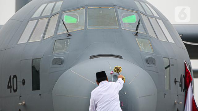 Prabowo Serah Terima Pesawat C-130J Super Hercules ke KSAU
