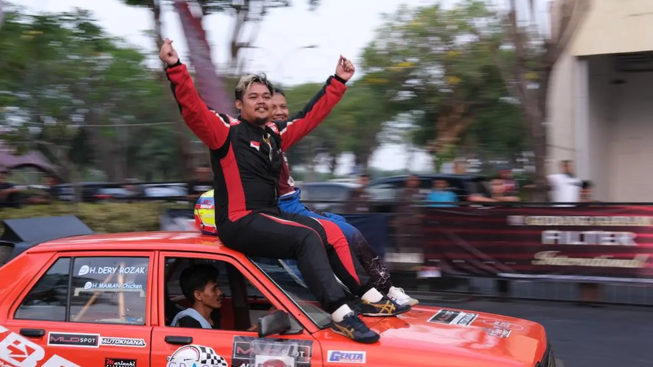Para pemenang di Kejuaraan Daerah Slalom dan Kejuaraan Nasional Time Rally