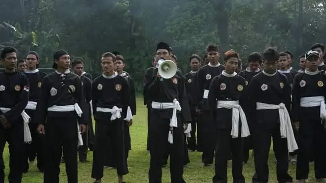 Agus menghimbau agar perguruan silat untuk tidak mendirikan tugu prasasti sebagai simbol identitas sesuai instruksi tegas dari IPSI Pati. (Liputan6.com/Arief Pramono)