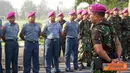 Citizen6, Surabaya: Danyonzeni-1 Mar I Dewa Gede R selaku Irup pada upacara Kenkat anggota Yonzeni-1 Mar dilapangan apel Batalyon Zeni-1 Mar Trian Sutedi Senaputra Karangpilang Surabaya, Kamis(12/4). (Pengirim: Budi Abdillah)
 