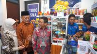 National Manager Senior Toko Mandiri Indogrosir Dedi Kurniawan dan Direktur IT dan Digital Mandiri Taspen Widi Nugraha dalam Grand Opening Warung Mantap Sejahtera dan Toko Pertama Agen Club Mantap di Antapani, Kota Bandung. (Dok Mandiri Taspen)