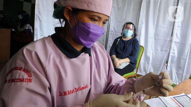 Kemenkes: Skenario Vaksinasi COVID-19 untuk Lansia, Salah Satunya Home Visit
