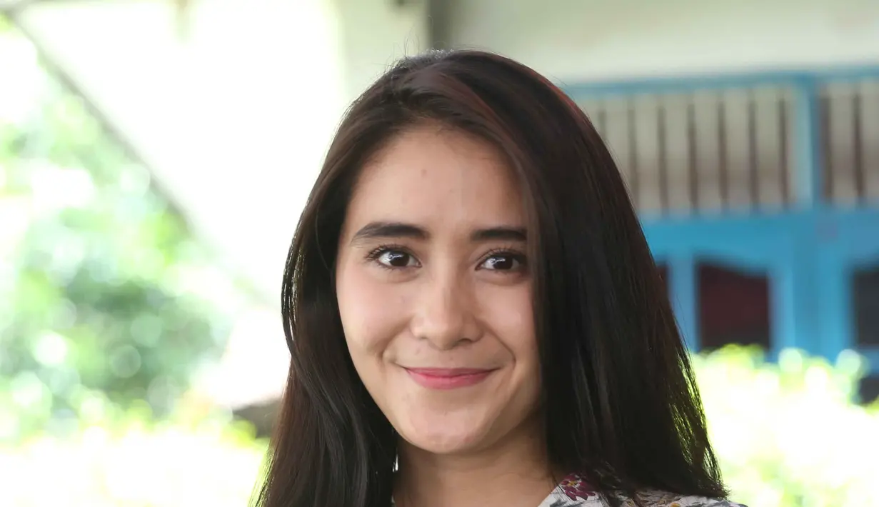 "Enggak nunda kok. Cuma memang rejeki buat dapat momongan belum dikasih aja sama Tuhan," kata Ryana Dea di kawasan Cibubur, Jakarta Timur, Senin (13/3/2017). (Deki Prayoga/Bintang.com)