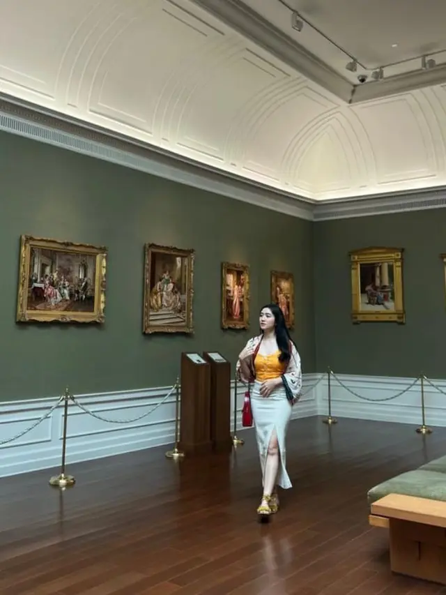 6 Gaya Febby Rastanty Liburan di Thailand, Stylish Pakai Kebaya hingga Batik Jumputan