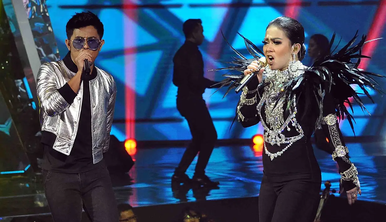 Syahrini saat hadir mengisi acara ulangtahun salah satu televisi swasta beberapa hari lalu. Ia tampil dengan busana bertema Amazing. (Deki Prayoga/Bintang.com)