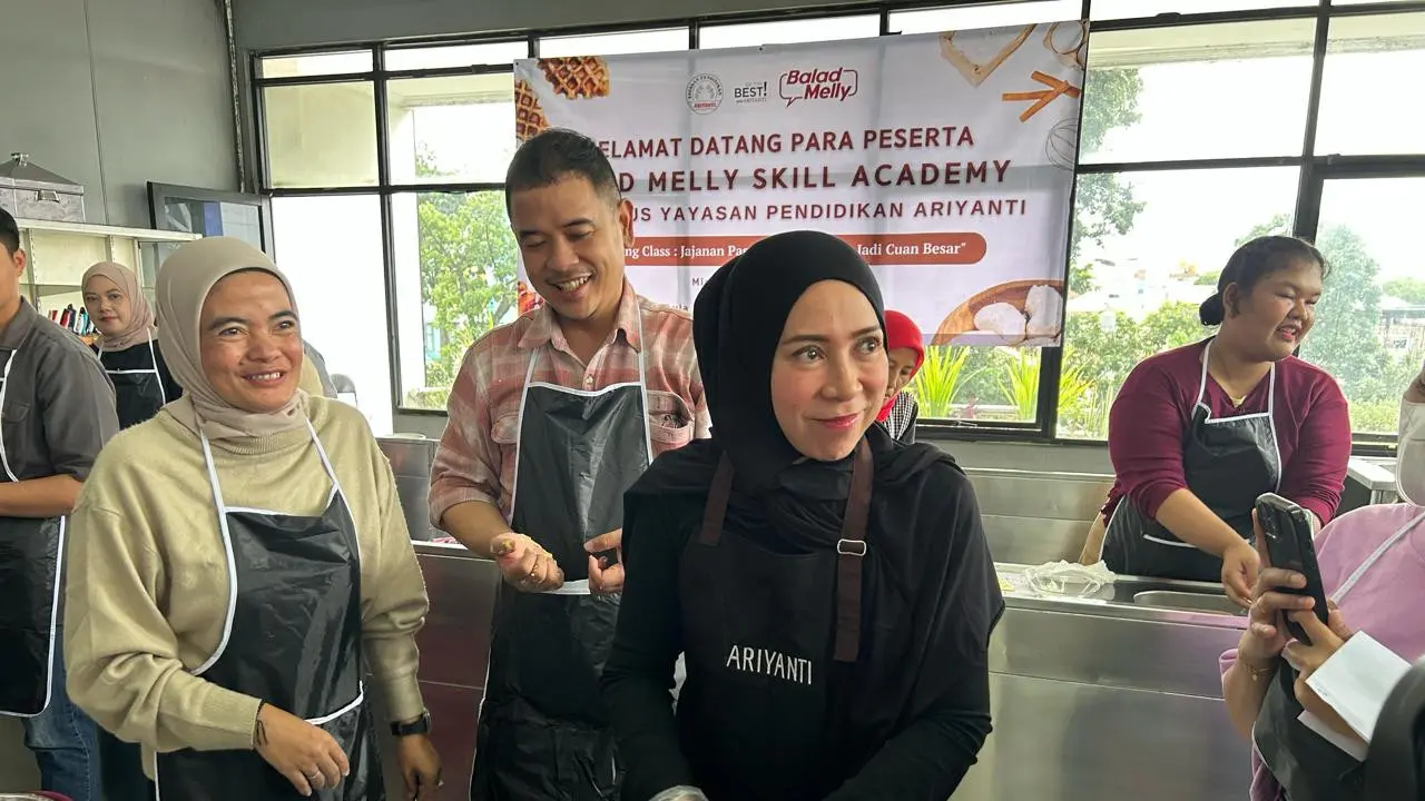 Melly Goeslaw Memasak