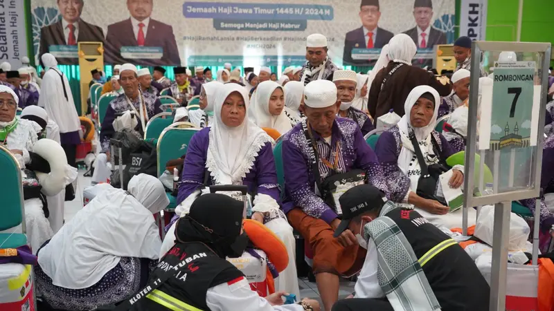 Jemaah haji Debarkasi Surabaya tiba di Tanah Air. (Istimewa)