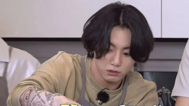 Tato Jungkook BTS. (Tangkapan layar  “Run BTS!”/ Weverse via Koreaboo)