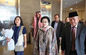Presiden Kelima RI yang juga Ketua Umum DPP PDI Perjuangan Megawati Soekarnoputri tiba di Riyadh, Arab Saudi, Minggu (8/2/2026) siang waktu setempat (Istimewa)