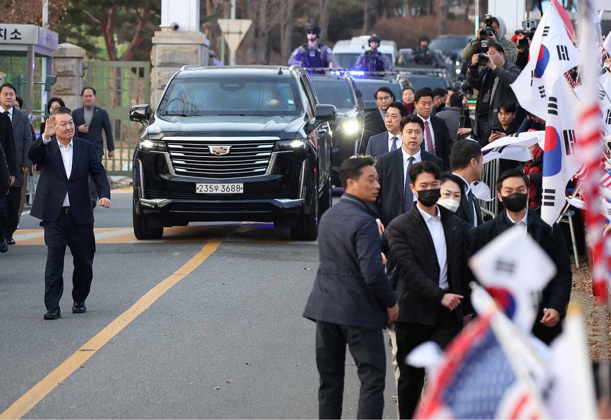 FOTO: Presiden Korsel Yoon Suk Yeol Dibebaskan Usai 52 Hari Ditahan