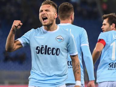 Ekspresi pemain Lazio, Ciro Immobile usai membobol gawang Hellas Verona pada lanjutan Serie A di di Olympic stadium, Roma, (19/2/2018). Lazio menang 2-0. (Alessandro Di Meo/ANSA via AP)