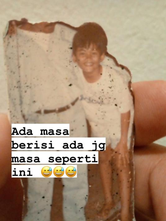 <p>Saat kecil, Teuku Wisnu memiliki tubuh yang kurus. Namun, senyumnya tak beda jauh dari versinya saat ini. (Foto: Instagram/ teukuwisnu)</p>