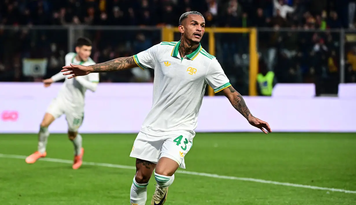 Hasil ini membuat Roma kini mengoleksi poin 27 dan berhak menduduki posisi puncak klasemen Liga Italia. (AFP/Piero Cruciatti)