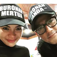 Begitu juga saat ditanyakan apakah liburannya tersebut merupakan bulan madu setelah menikah. Ibu dua anak itu juga tak memberikan jawaban pasti. (Instagram/nikitamirzanimawardi_17)