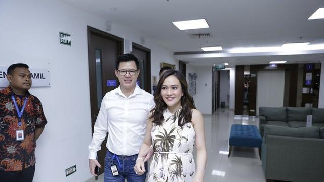 7 Potret Terbaru Shandy Aulia Usai Melahirkan, Tetap Tampil Menawan