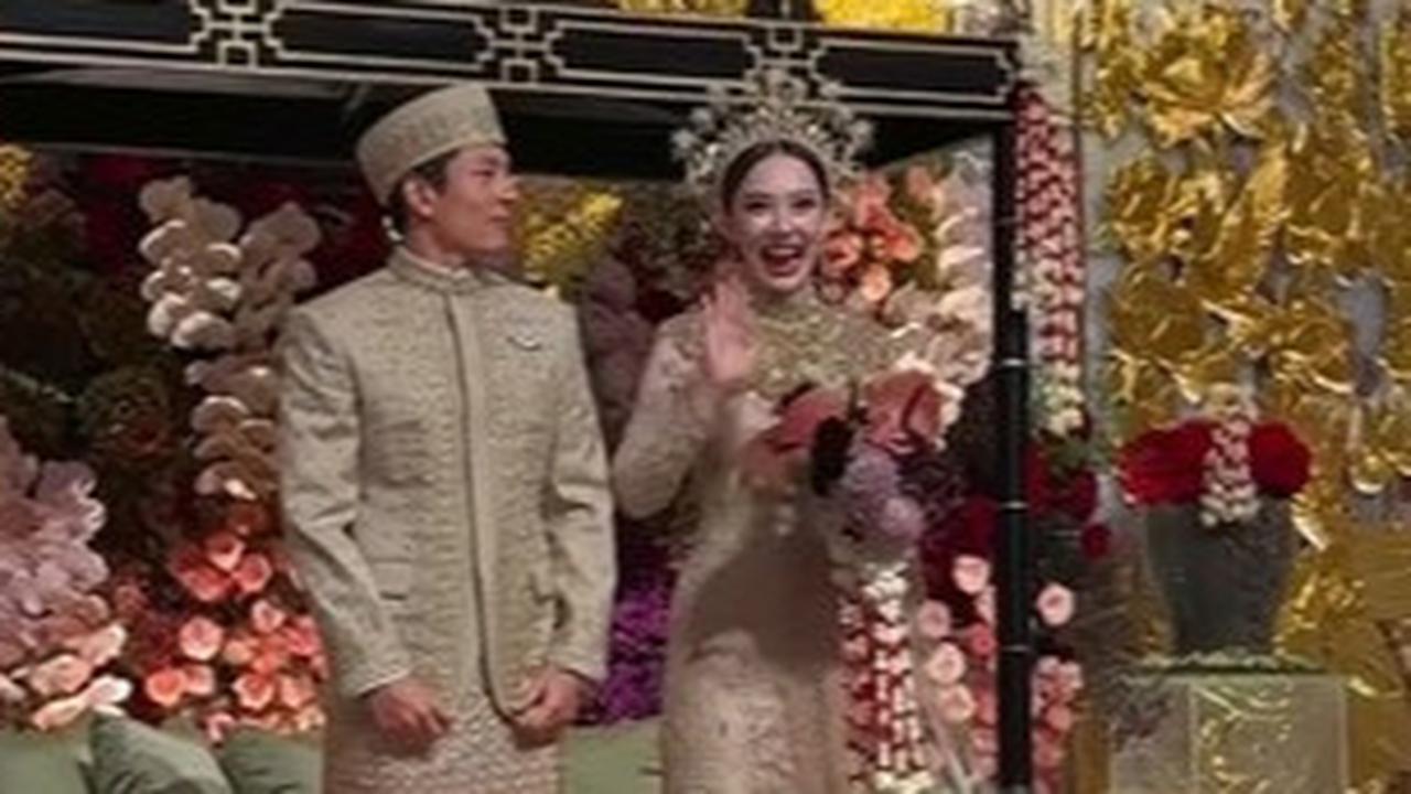 Potret Resepsi Pernikahan Mewah dan Meriah Rio Haryanto Bersama Athina, Pengantin Stunning & Ada Mobil F1 Lho!