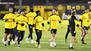 Para pemain Borussia Dortmund saat sesi latihan jelang laga Liga Champions, Selasa (24/11/2020). Dortmund akan berhadapan dengan Club Brugge. (AP/Martin Meissner)