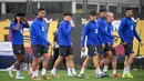 Para pemain FC Barcelona sesaat sebelum sesi latihan menjelang pertandingan sepak bola fase liga hari ke-4 melawan Stade Brestois di tempat latihan Joan Gamper di Sant Joan Despi, dekat Barcelona, pada 25 November 2024. (Josep LAGO/AFP)