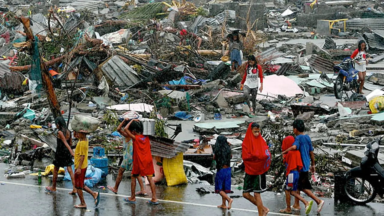 topan-haiyan-131114b.jpg