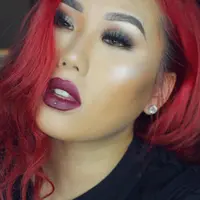 Lipstik maroon. (foto: Instagram/@emiliamuartist).