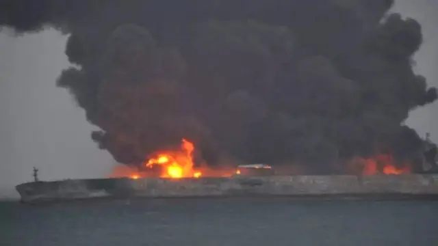 Kapal Tanker Iran Terbakar di Laut China Selatan (CCTV)