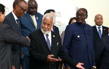 VIDEO: Momen PM Timor Leste Xanana Gusmao Cium Tangan Menlu Retno, Elus Rambut Jokowi