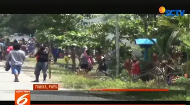 Aparat TNI-Polri kini bersiaga di antara kedua kelompok warga yang bertikai. Mereka berusaha menengahi dengan melakukan negosiasi agar mereka kembali berdamai.