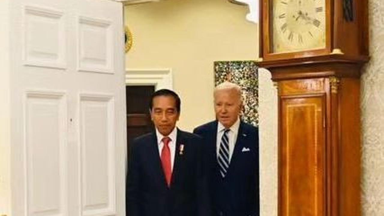 Joe Biden Rangkul Jokowi di Gedung Putih jadi Sorotan, Netizen 'Hati-Hati Pak Jokowi sama Kembaran Firaun