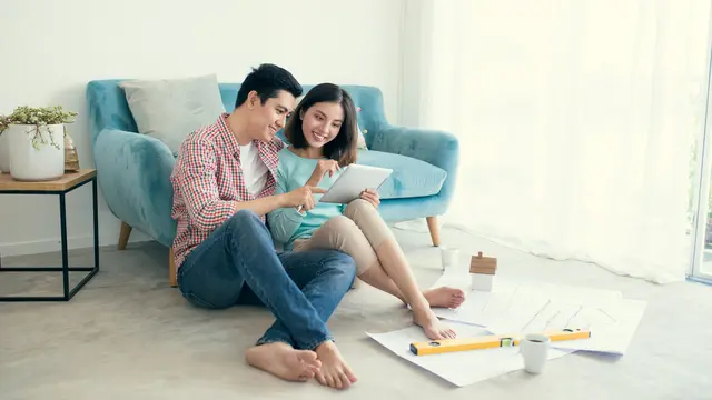 Ilustrasi pasangan suami-istri tinggal di rumah