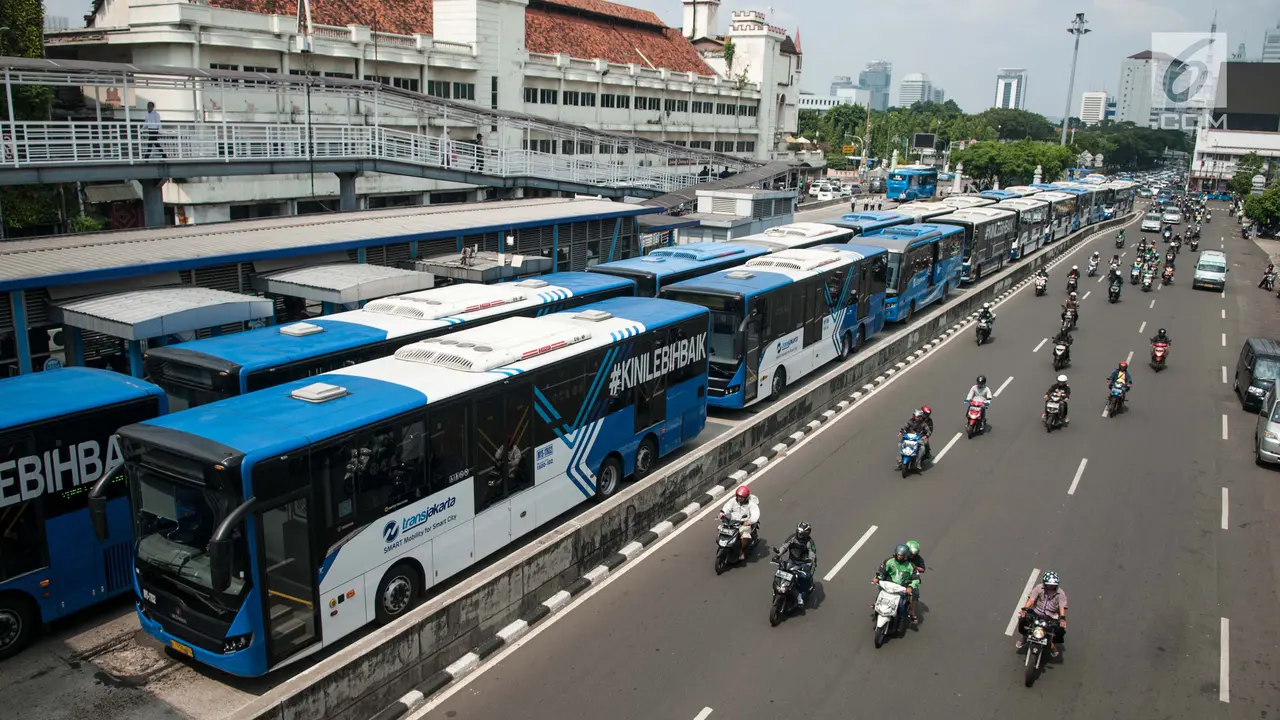 Bus Transjakarta Mogok Beroperasi, Penumpang Terlantar