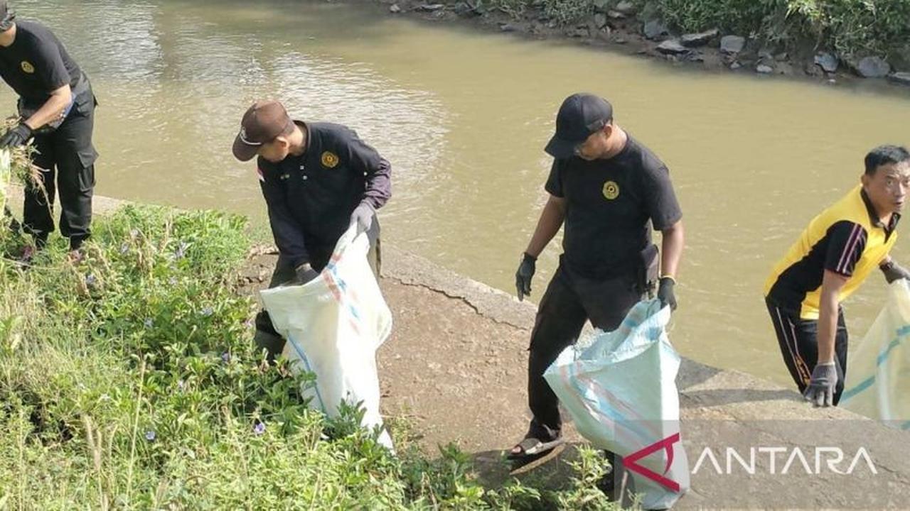Tahukah Anda? Pemkab Bekasi Bersihkan Kali Sadang Peringati World Cleanup Day, Libatkan Ribuan Warga!