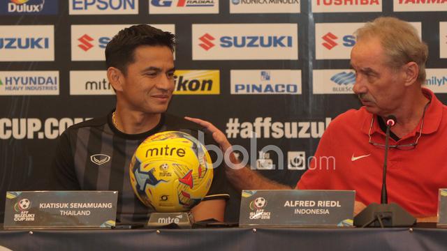 Kiatisuk Senamuang dan Alfred Riedl
