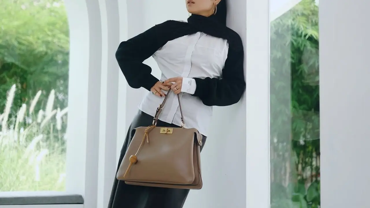 Inspirasi outfit kasual ala Ayla Dimitri yang bisa dijadikan referensi untuk tampilan sehari-hari (Instagram/@ayladimitri)