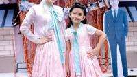 Kalau ini tampilan kompak mereka pakai hanbok saat rayakan ulang tahun Ayu Ting Ting ke-30 tahun. @ayutingting92.
