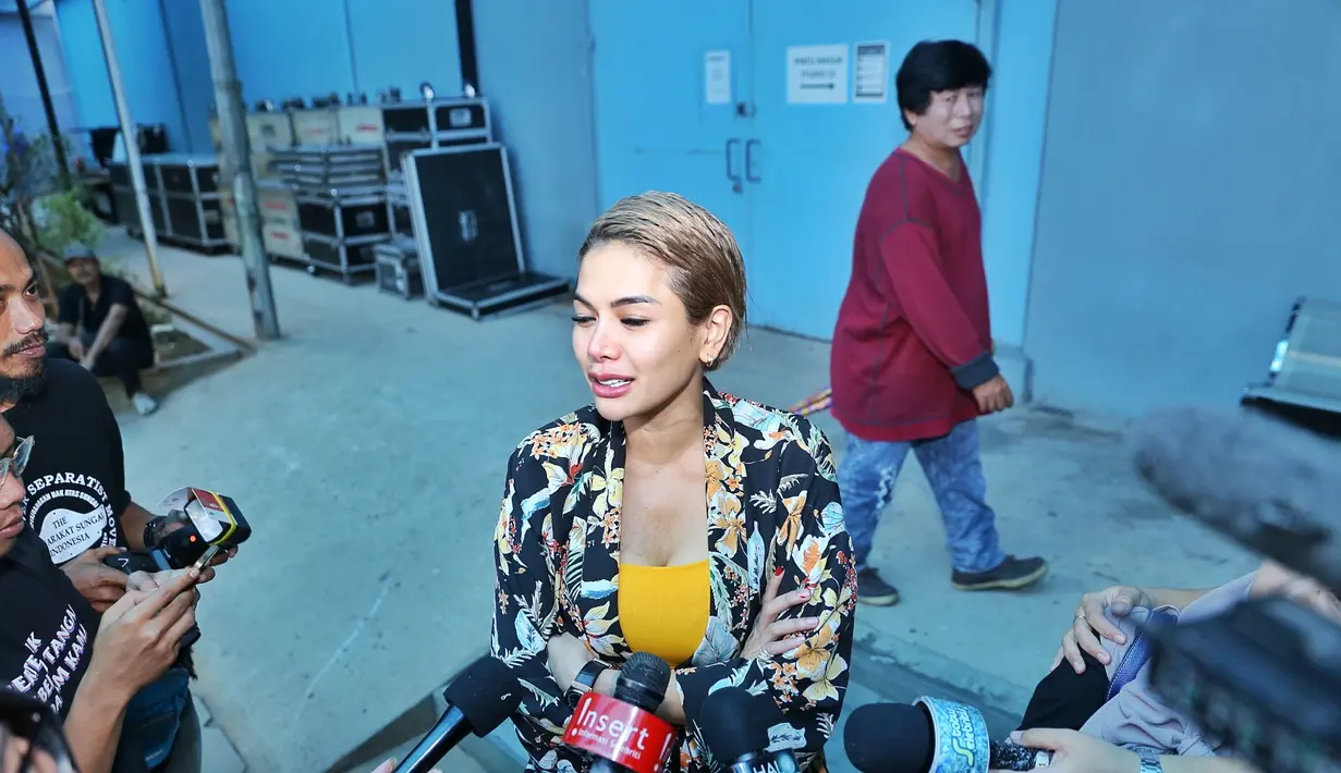 Pemeran film Jakarta Undercover itu mengaku juga tidak gemar belanja. Meski tak memungkiri sekalinya belanja bisa mengeluarkan banyak uang. (Nurwahyunan/Bintang.com)