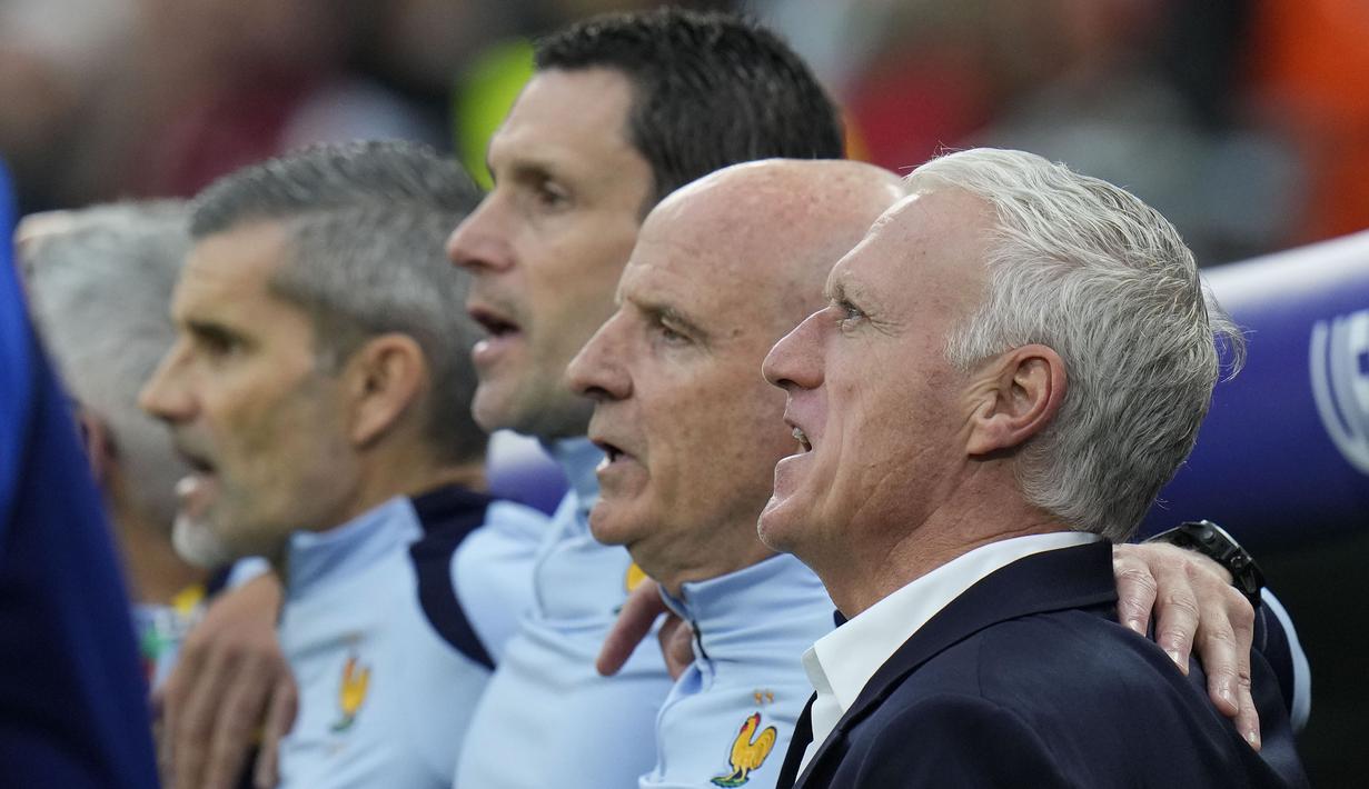 Termasuk Euro 2024, Didier Deshamps tercatat telah dua kali membawa Timnas Prancis lolos ke semifinal Euro sebagai pelatih, yang pertama ia lakukan pada Euro 2016. Sayang, pada Euro 2016 setelah mampu mengalahkan Jerman 2-0 di semifinal, Timnas Prancis gagal juara setelah kalah 0-1 dari Portugal di babak final lewat gol tunggal Eder pada menit ke-109 babak perpanjangan waktu. (AP Photo/Hassan Ammar)