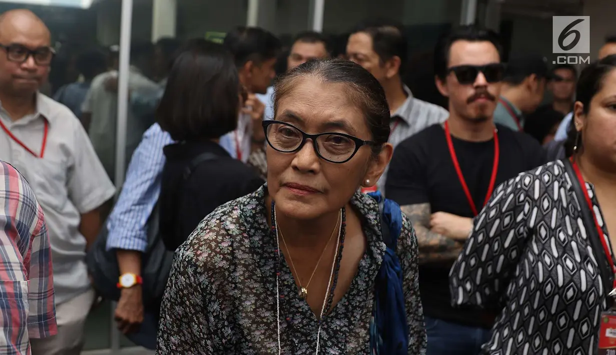 Aktris Jajang C. Noer saat menghadiri sidang kasus narkoba Tio Pakusadewo di PN Jakarta Selatan, Kamis (7/6). Sidang beragendakan pledoi. Sidang yang beragendakan pledoi atau pembacaan pembelaan dari Tio Pakusadewo. (Liputan6.com/Immanuel Antonius)