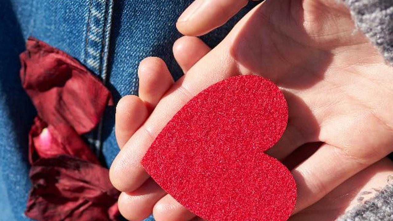 Hukum Valentine dalam Islam Menurut MUI<br>
