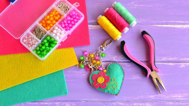 cara membuat gantungan kunci dari kain flanel