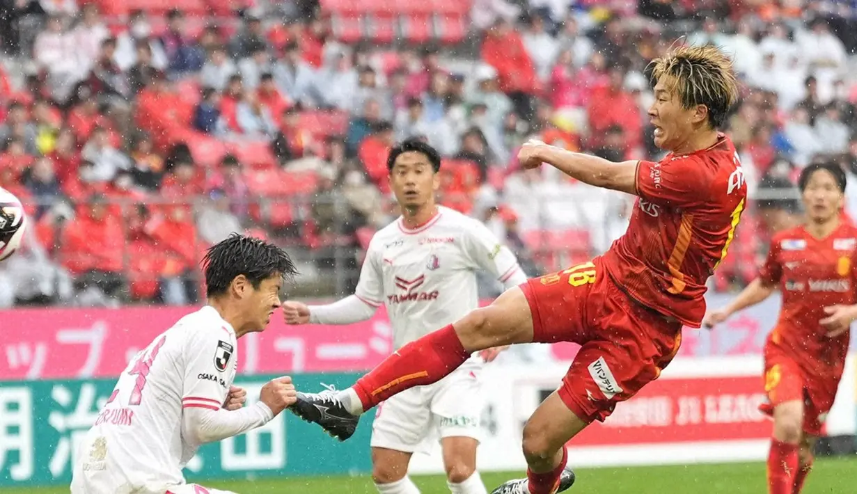Dalam duel nanti, Nagoya Grampus masih akan mengandalkan top skor sementara mereka, Kensuke Nagai untuk mengunci tiga poin penuh sekaligus menambah pundi-pundi golnya yang telah mencapai tiga gol. (Dok. Kyodo)