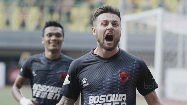 Gelandang PSM, Marc Klok