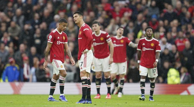Manchester United dipaksa menyerah 0-2 dari Manchester City pada laga pekan ke-11 Premier League 2021/2022 yang digelar di Old Trafford, Sabtu (6/11/2021). (AP Photo/Jon Super)