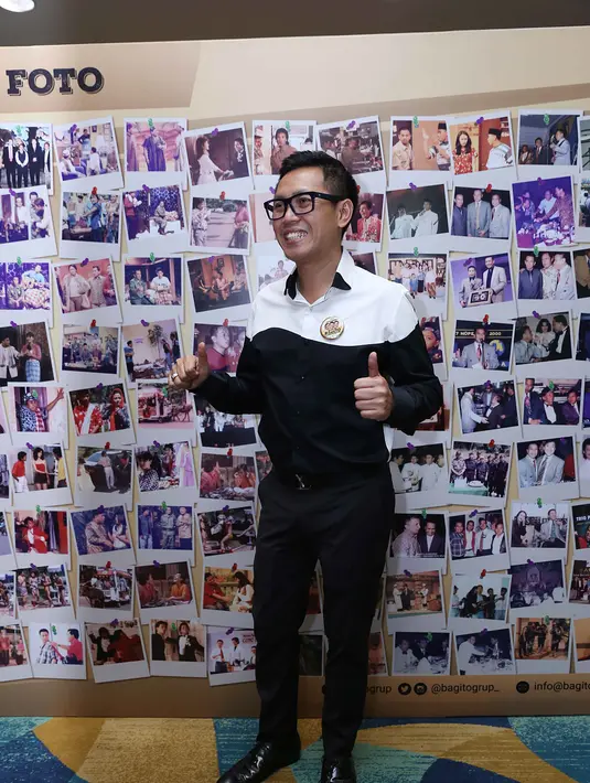 "Awalnya kaget tapi setelah itu udah enggak. Yaudah lah biarin," imbuh politisi Partai Amanat Nasional (PAN) itu yang juga terkena imbas dari para penggemar pedangdut asal Depok itu. (Nurwahyunan/Bintang.com)